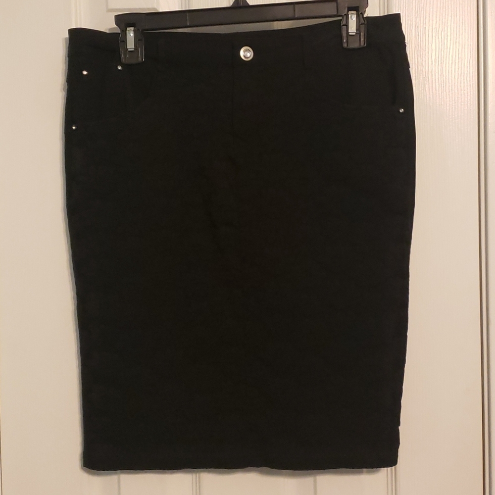 Black, size 14, some stretch to it.